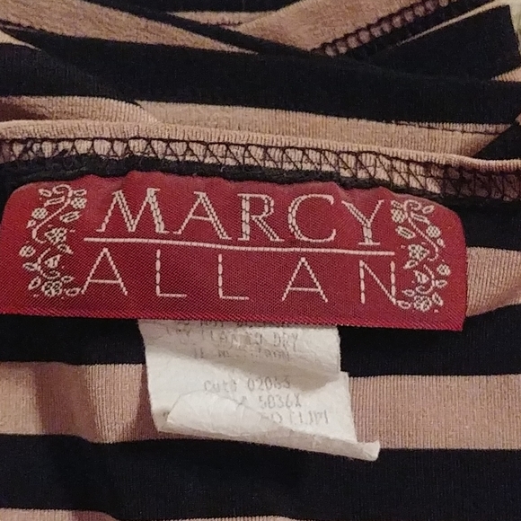 Marcy Allen Size M,Black & Gold horizontal striped Blouse - Picture 2 of 2